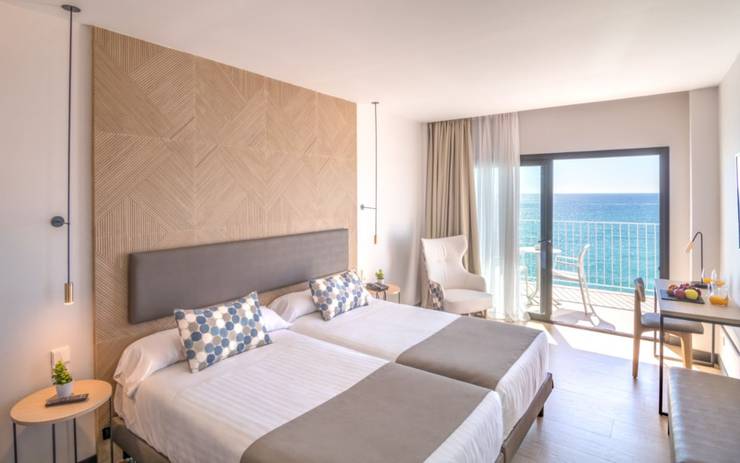 Front-facing sea view deluxe room cap negret hotel altea, alicante Front-facing sea view deluxe room cap negret hotel altea, alicante