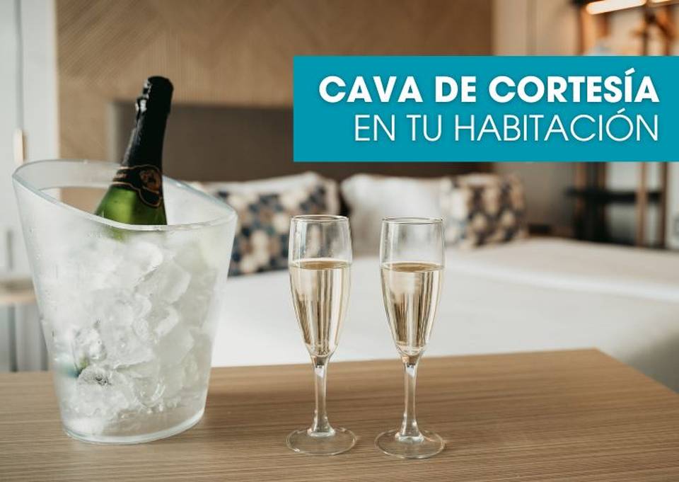 Start your stay with a toast Cap Negret Hotel Altea, Alicante Start your stay with a toast Cap Negret Hotel Altea, Alicante