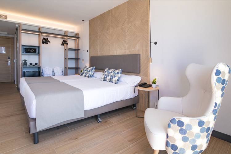 FRONT-FACING SEA VIEW DELUXE ROOM Cap Negret Hotel Altea, Alicante FRONT-FACING SEA VIEW DELUXE ROOM Cap Negret Hotel Altea, Alicante
