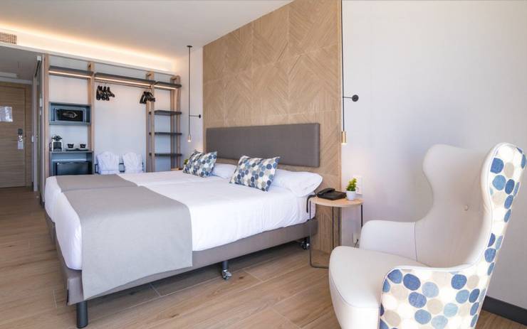 Front-facing sea view deluxe room cap negret hotel altea, alicante Front-facing sea view deluxe room cap negret hotel altea, alicante
